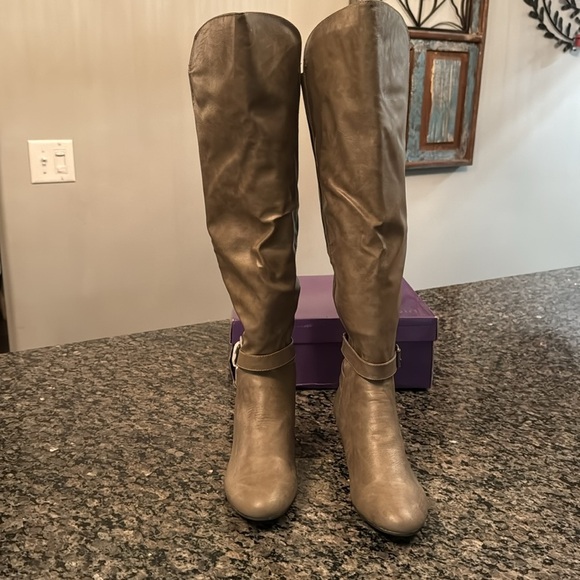Madden girl tall zilch taupe boots NIB 8.5 - Picture 7 of 14
